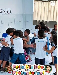 Ensinar é plantar sementes que florescem para sempre.